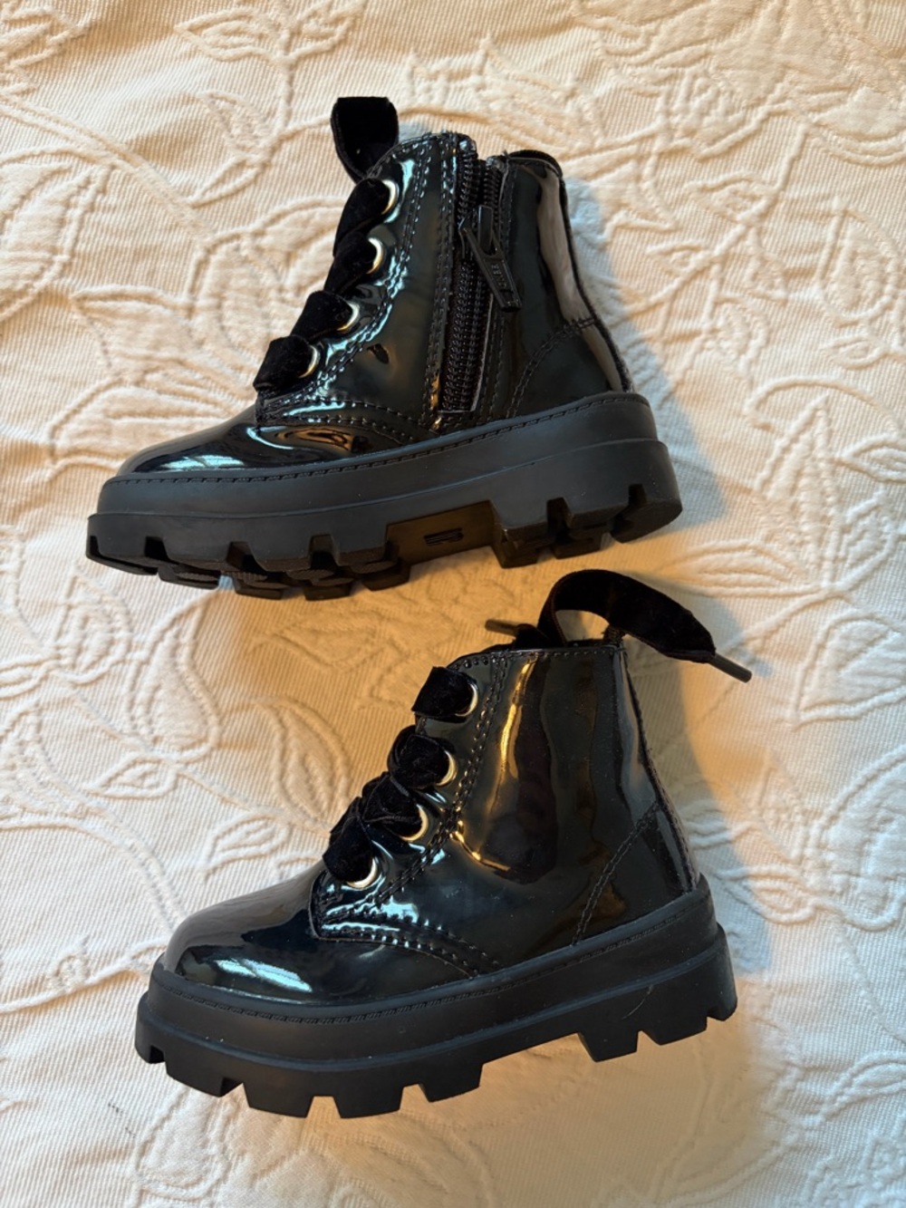 H&m girls toddler 5.5 like new Black Patent Chunky Lace-Up Ankle Boots